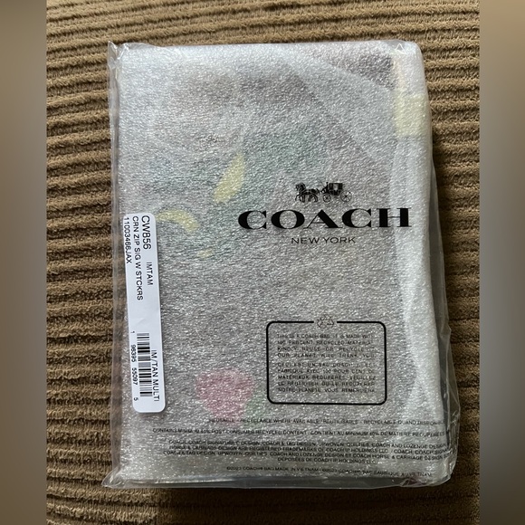 Coach Corner Zip Wristlet In Signature Canvas nwt in packaging - Picture 4 of 5